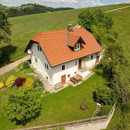 Ferienhaus Nuova Via Griffen エクステリア 写真
