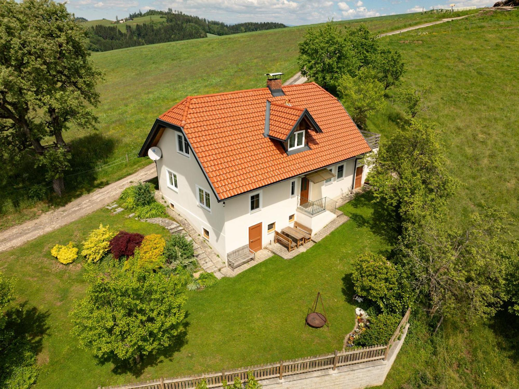 Ferienhaus Nuova Via Griffen エクステリア 写真